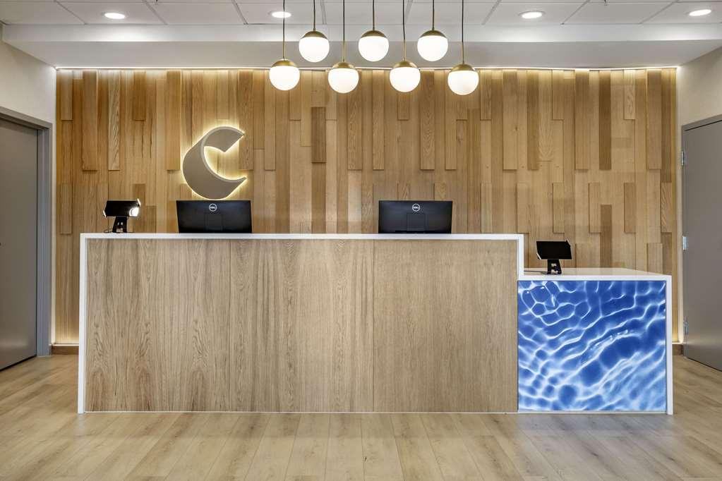 Comfort Inn & Suites Newark Liberty International Airport Интерьер фото