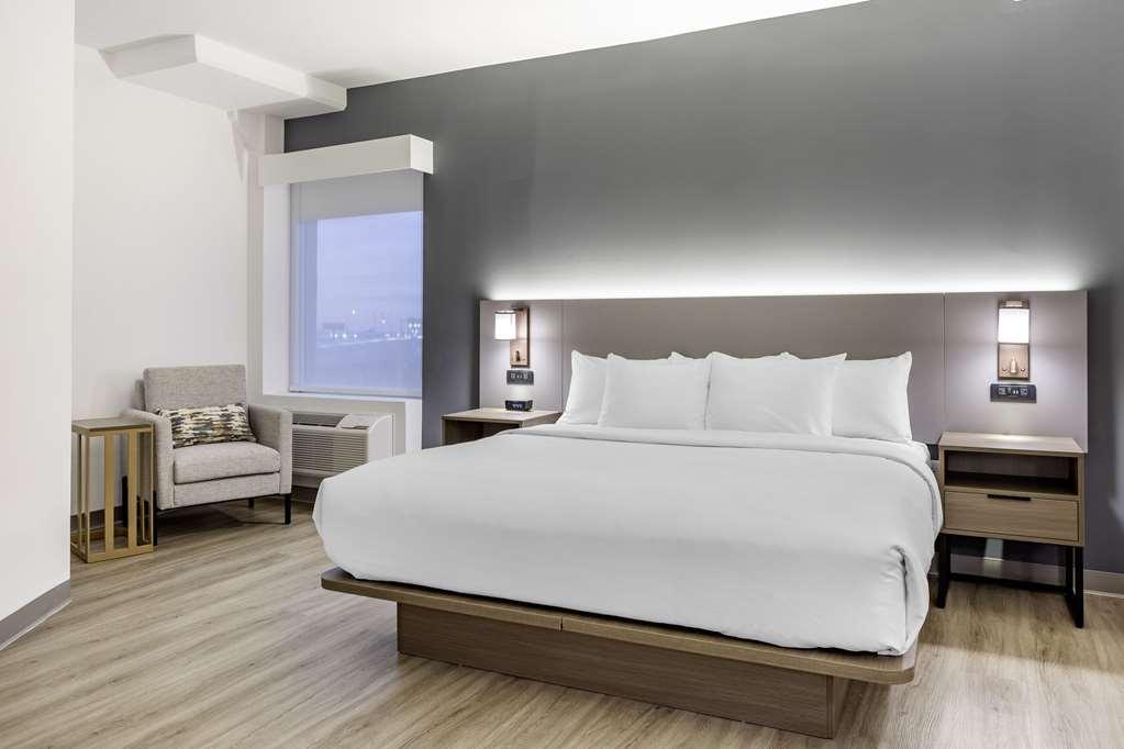Comfort Inn & Suites Newark Liberty International Airport Номер фото