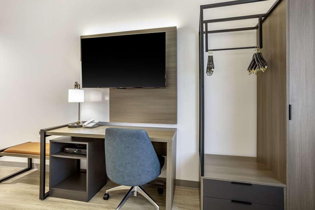 Comfort Inn & Suites Newark Liberty International Airport Номер фото