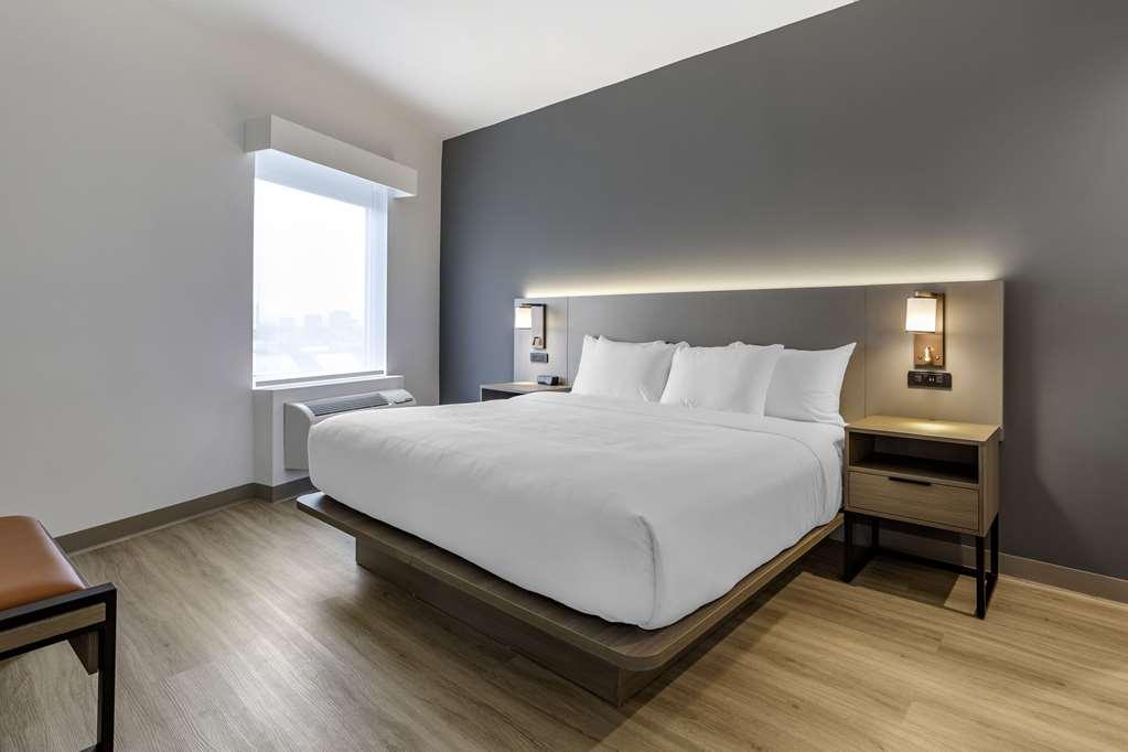 Comfort Inn & Suites Newark Liberty International Airport Номер фото