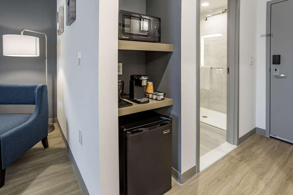 Comfort Inn & Suites Newark Liberty International Airport Номер фото