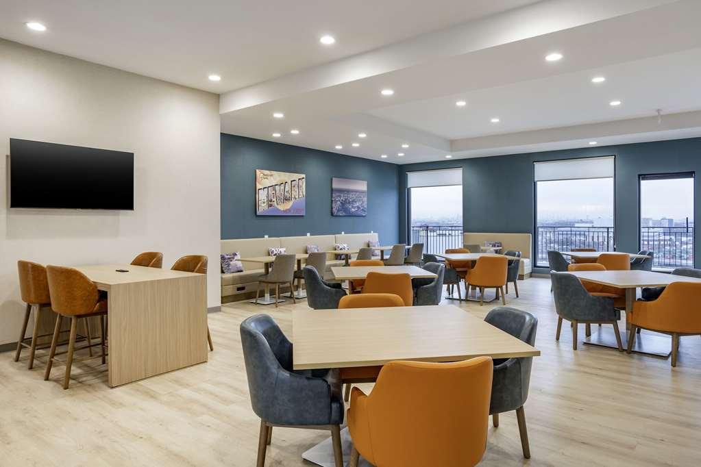 Comfort Inn & Suites Newark Liberty International Airport Ресторан фото