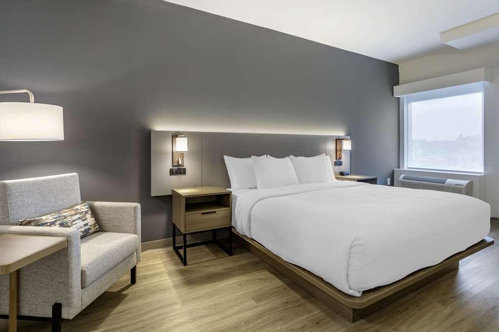 Comfort Inn & Suites Newark Liberty International Airport Номер фото