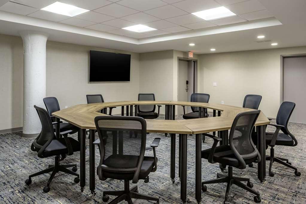 Comfort Inn & Suites Newark Liberty International Airport Удобства фото