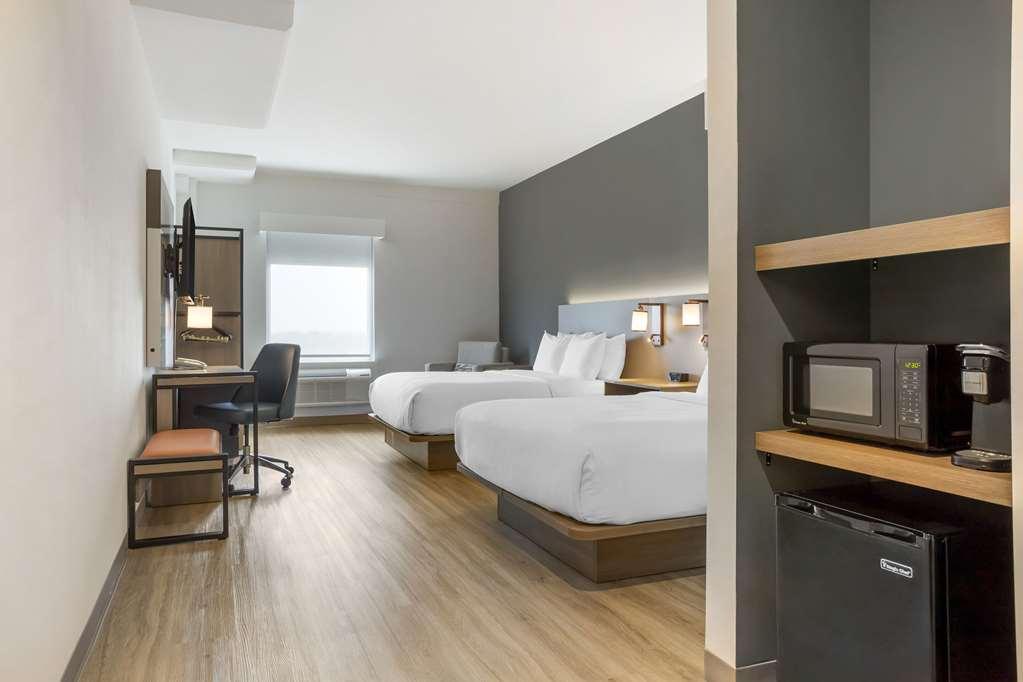 Comfort Inn & Suites Newark Liberty International Airport Номер фото