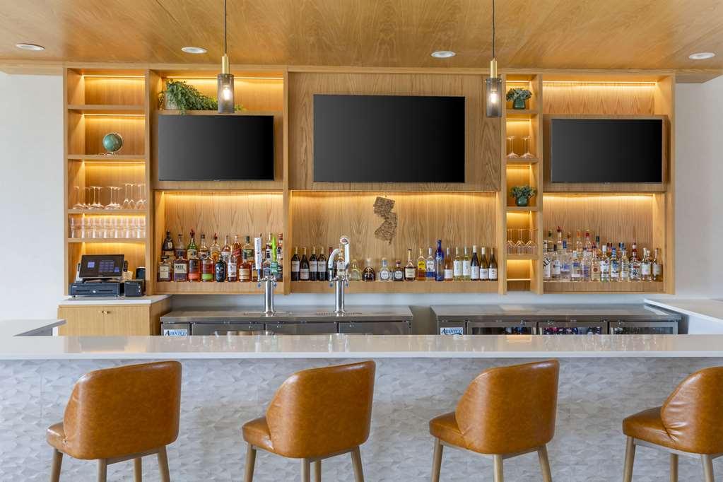 Comfort Inn & Suites Newark Liberty International Airport Ресторан фото