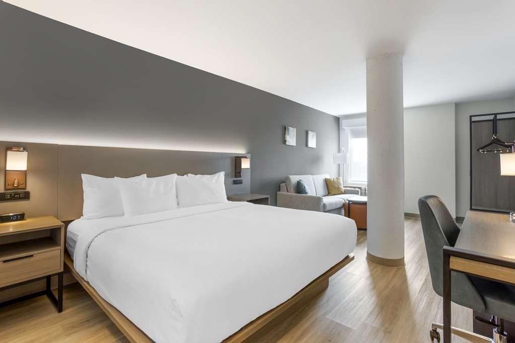 Comfort Inn & Suites Newark Liberty International Airport Номер фото