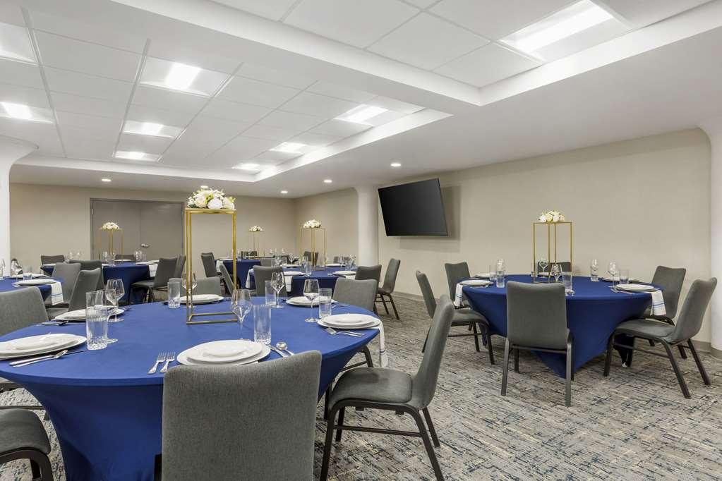 Comfort Inn & Suites Newark Liberty International Airport Удобства фото